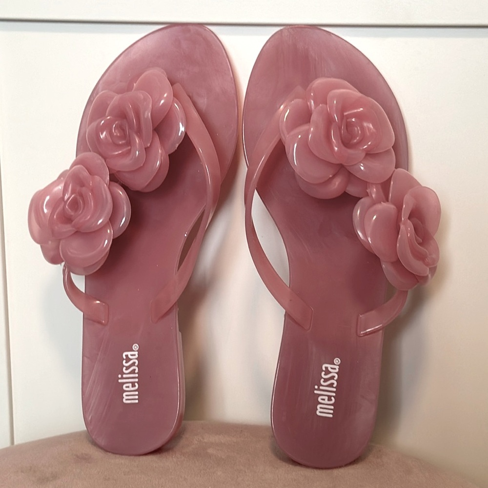 NWOT Stunning and romantic size 5 Melissa pink flip flops!